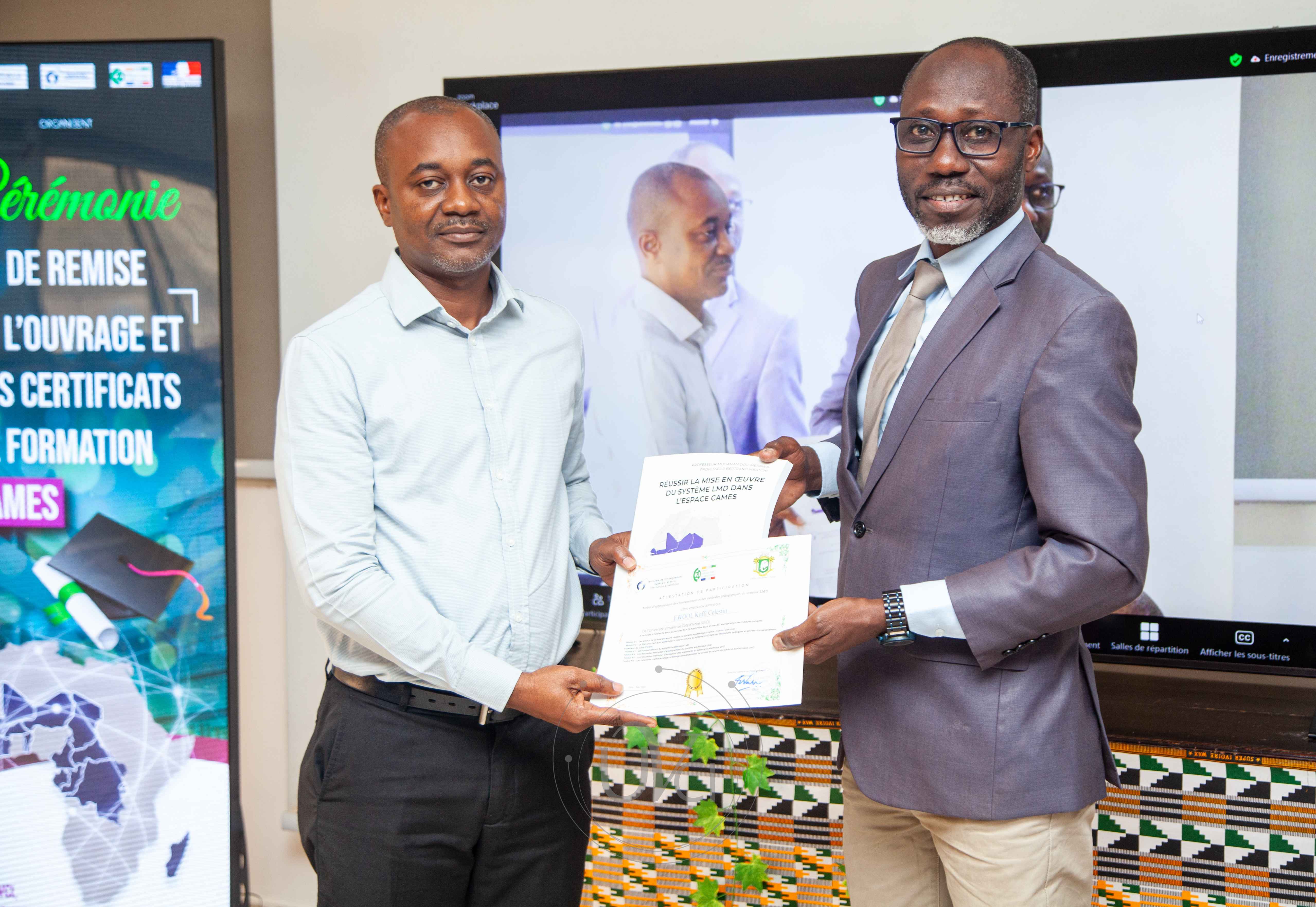 Cérémonie de remise de l’ouvrage du CAMES et des certificats de formation aux enseignants-chercheurs de l'UVCI dans le cadre du C2D