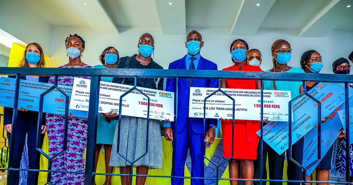 Cérémonie de distinction Le PASRES à travers le FONSTI récompense 22 étudiantes en sciences et technologie