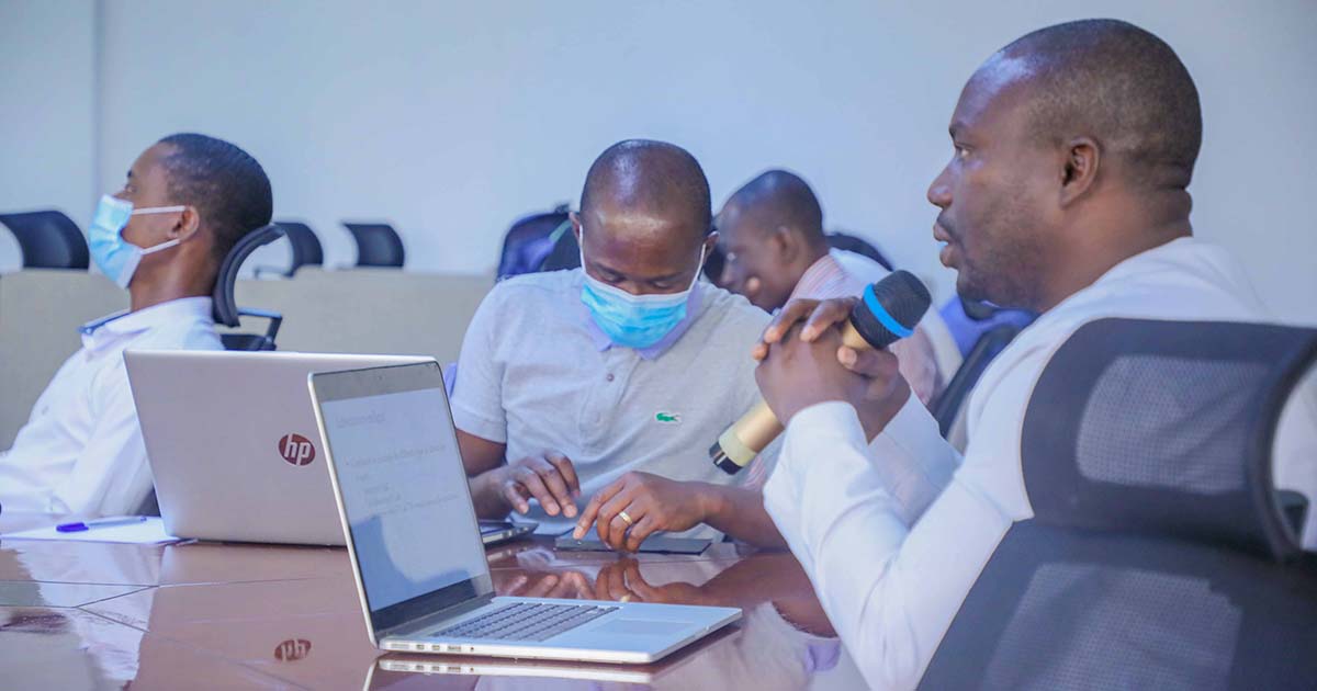 Conférence publique sur l’amélioration de l’enseignement à distance